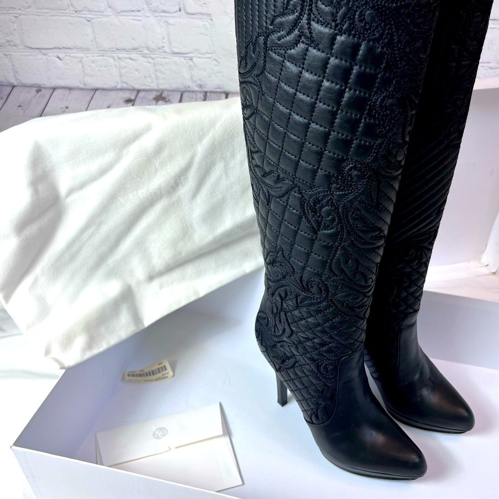 Versace Sexy Knee High Black Leather Quilted Stiletto Platform Heel Boots 35.5 - Picture 13 of 16